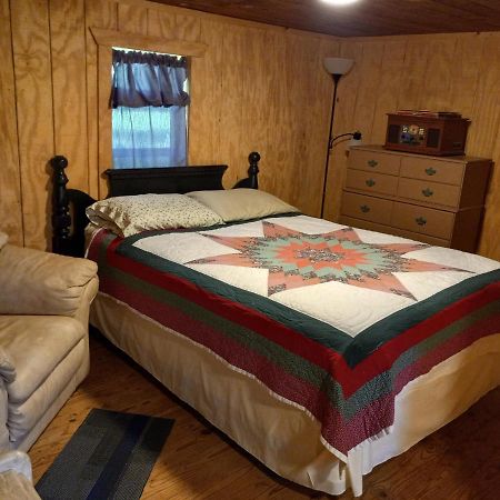 Adorable 1 Bedroom Honey House Rusk Экстерьер фото