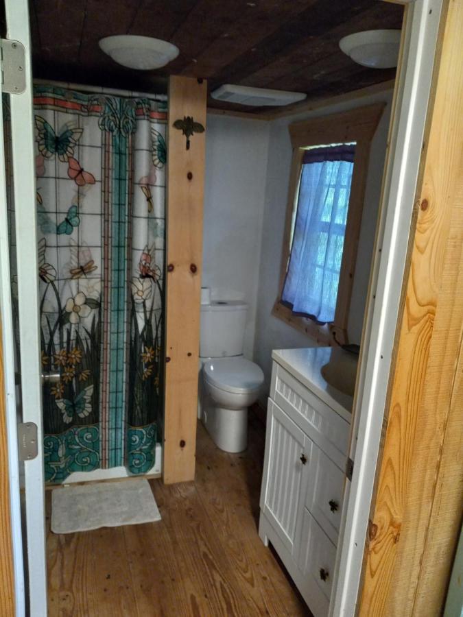 Adorable 1 Bedroom Honey House Rusk Экстерьер фото